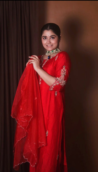 Embroidered kurta set with dupatta -Cloth Red / XS women's fashion mart