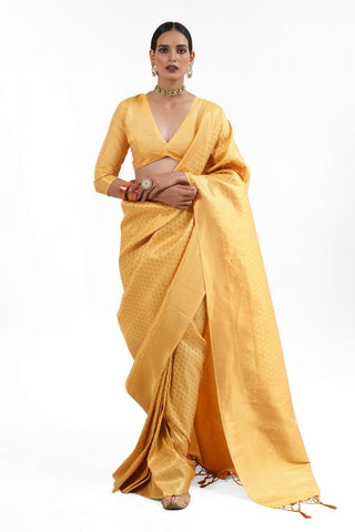 Alluring Yellow Color Handloom Weaving Silk Saree.