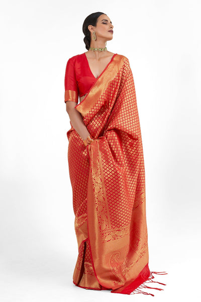 Winsome Handloom Weaving Red Color Silk Fabric Saree.